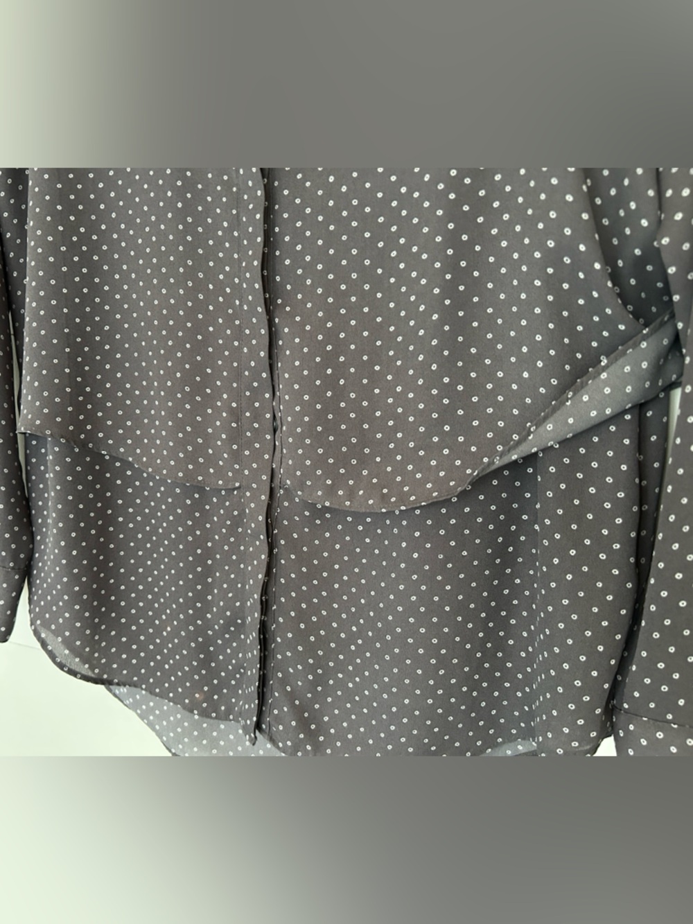 Apt 9 Silky Blouse. Size Small. - Picture 4 of 5